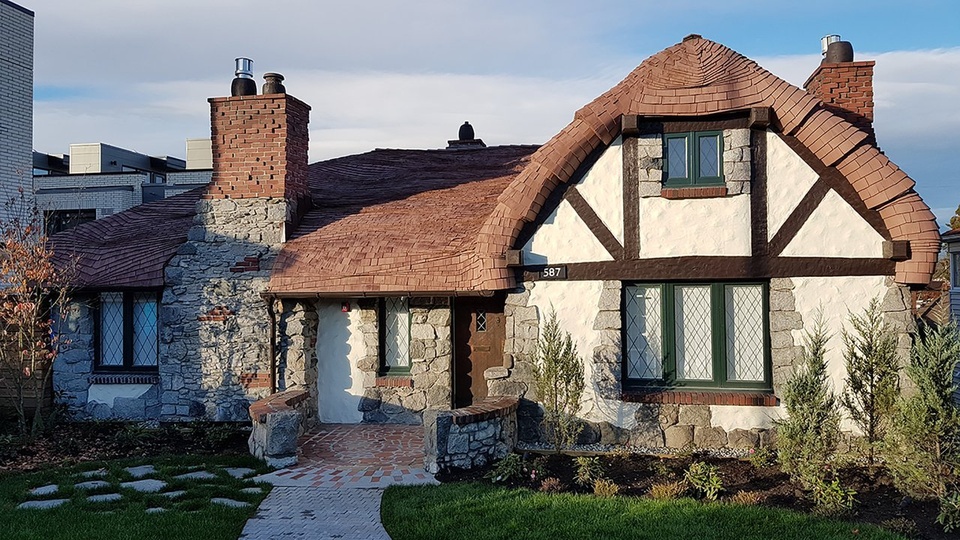James Residence, 587 West King Edward
