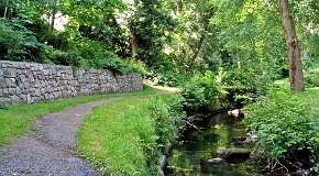 Renfrew Community Park path