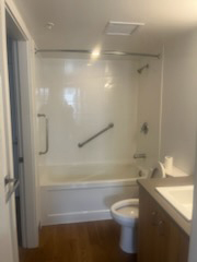 Seymour Residence 1 bedroom suite bathroom