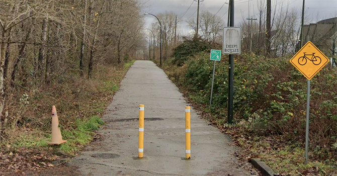 Bike entrance to Kent Ave Greenway