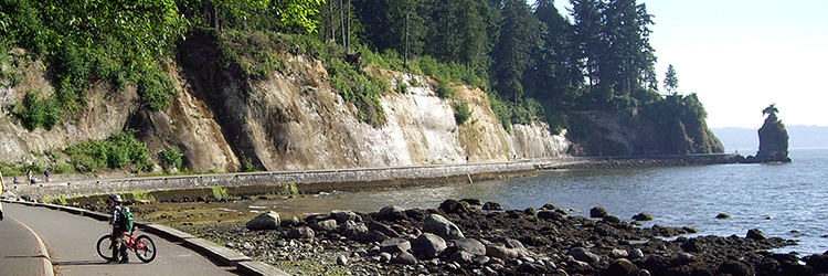 Walk, bike, take transit, or drive — it's easy to get to Stanley Park, just minutes from downtown in Vancouver's West End.