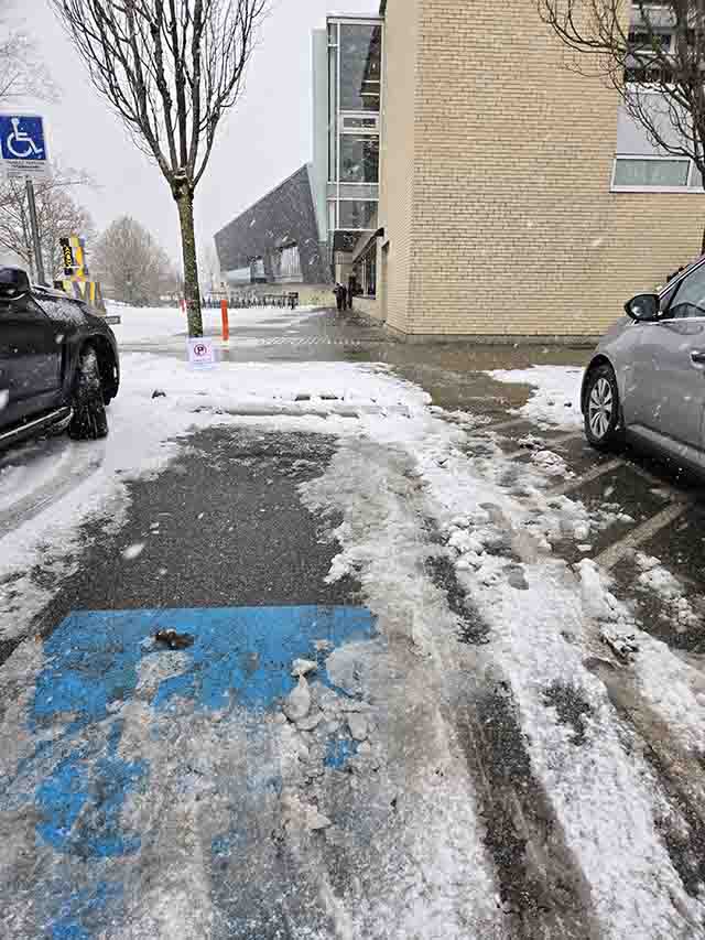 Curbside voting location at Hillcrest Centre