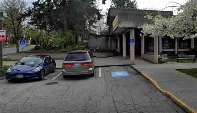 Curbside voting location at Kensington Community Centre