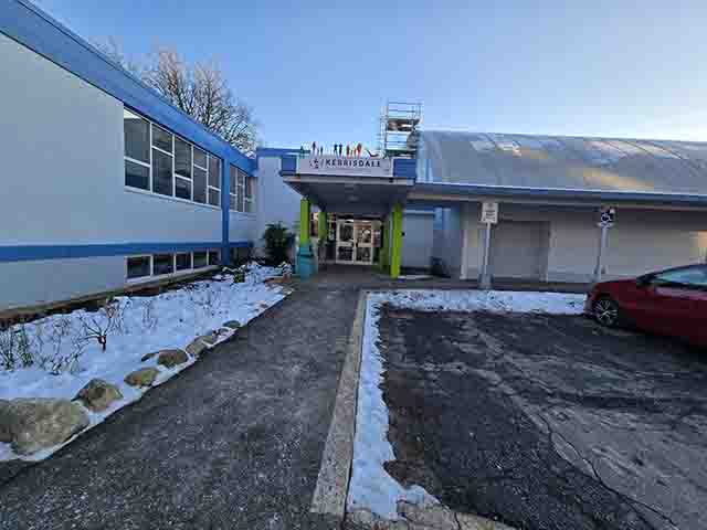 Curbside voting location at Kerrisdale Community Centre