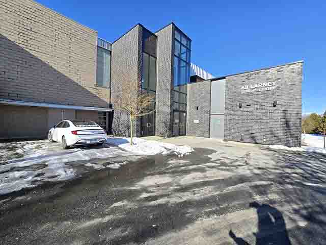 Curbside voting location at Killarney Community Centre