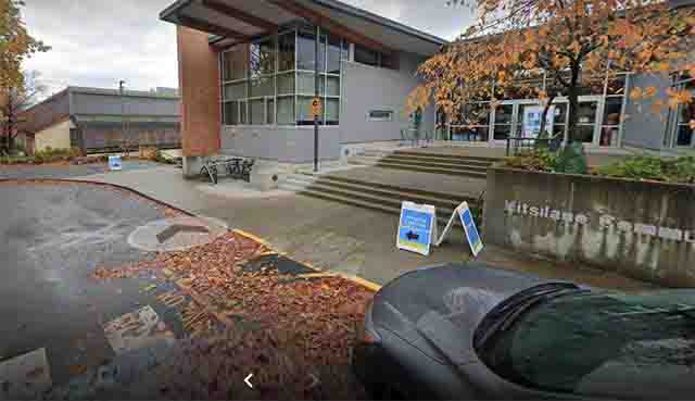 Curbside voting location at Kitsilano War Memorial Community Centre