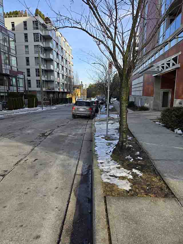 Curbside voting location at Mount Pleasant Community Centre