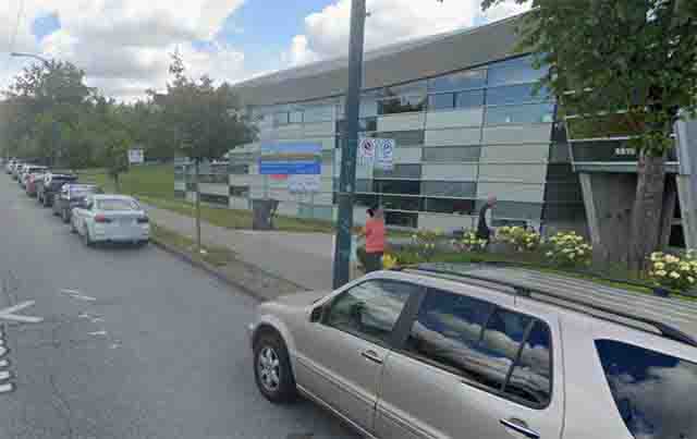 Curbside voting location at Sunset Community Centre