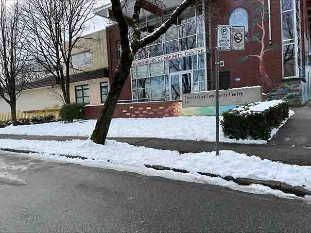 Curbside voting location at Thunderbird Community Centre