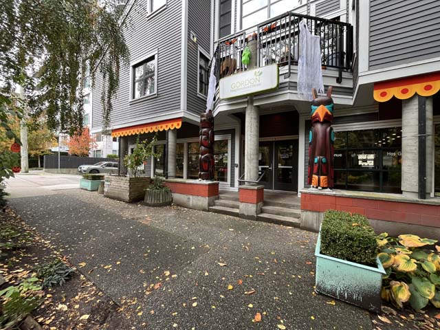 Accessible entrance to voting place at Gordon Neighbourhood House