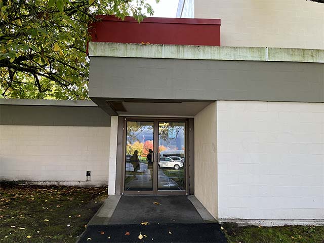Accessible entrance to voting place at Kensington Community Centre
