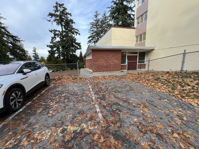 Curbside voting area at Kerrisdale Elementary School