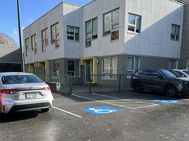 Curbside voting area at L'Ecole Bilingue Elementary School