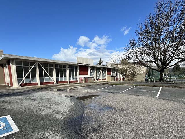 Curbside voting area at Lord Byng Secondary School