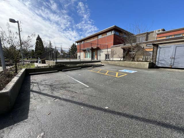 Curbside voting area at Lord Kitchener Elementary School