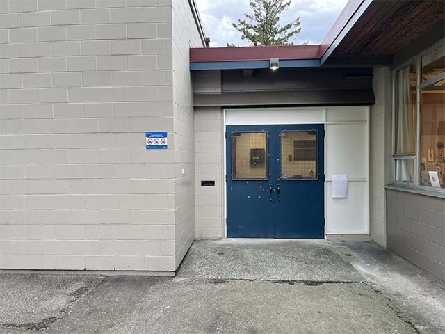 Accessible entrance to voting place at Queen Victoria Annex 