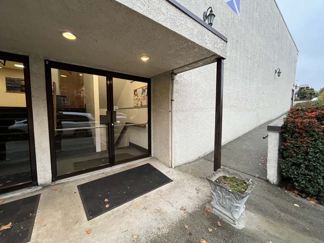 Accessible entrance to voting place at Scottish Cultural Centre